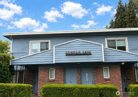 Photo of 6537 Oswego Place NE, Seattle, WA 98115 (MLS # 2538854)