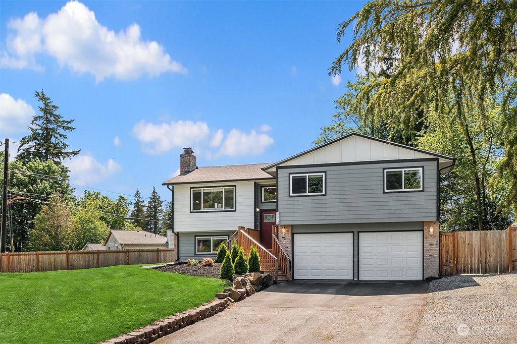 Photo of 3204 153rd Street SW, Lynnwood, WA 98087 (MLS # 2244263)