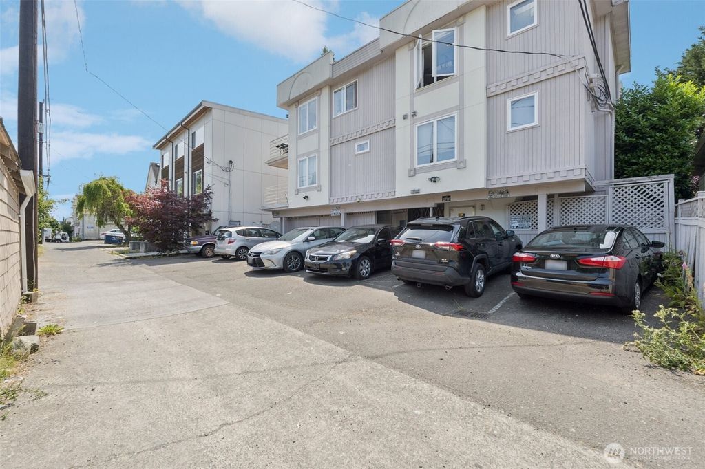 Photo of 5624 Roosevelt Way NE #202, Seattle, WA 98105 (MLS # 2395061)