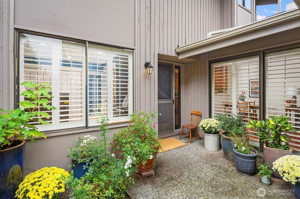 Photo of 151 141st Place NE #110L, Bellevue, WA 98007 (MLS # 2579034)