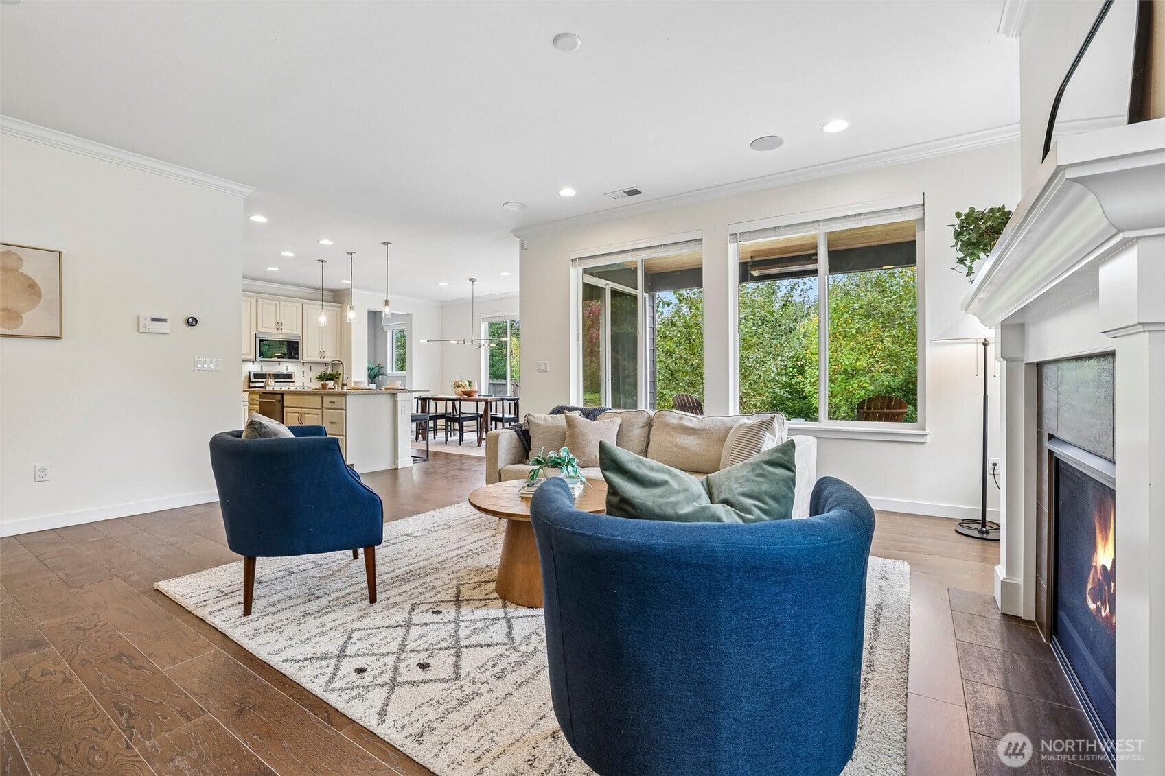 734 NE 4th Street