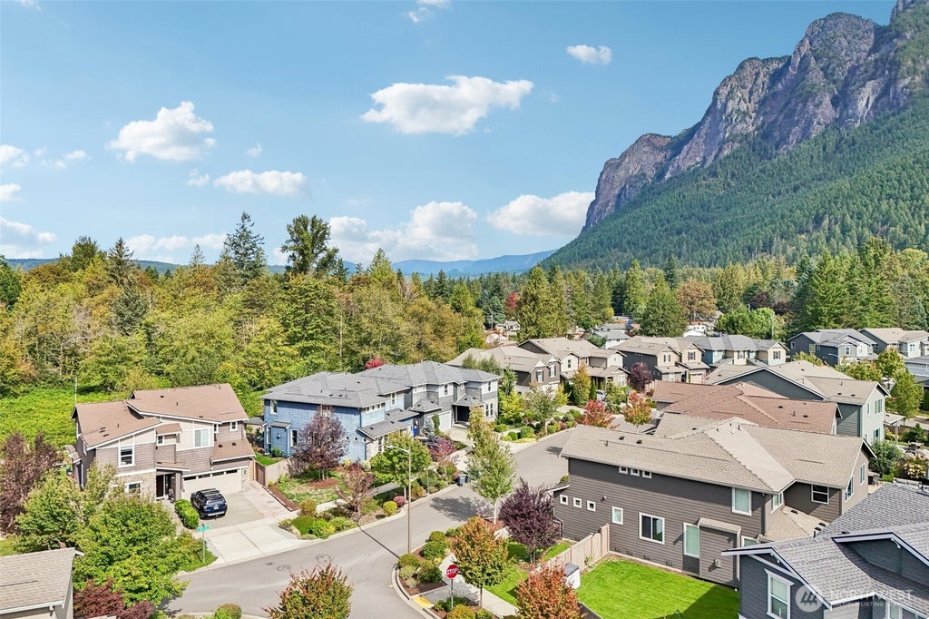 Photo of 734 NE 4th Street, North Bend, WA 98045 (MLS # 2583151)