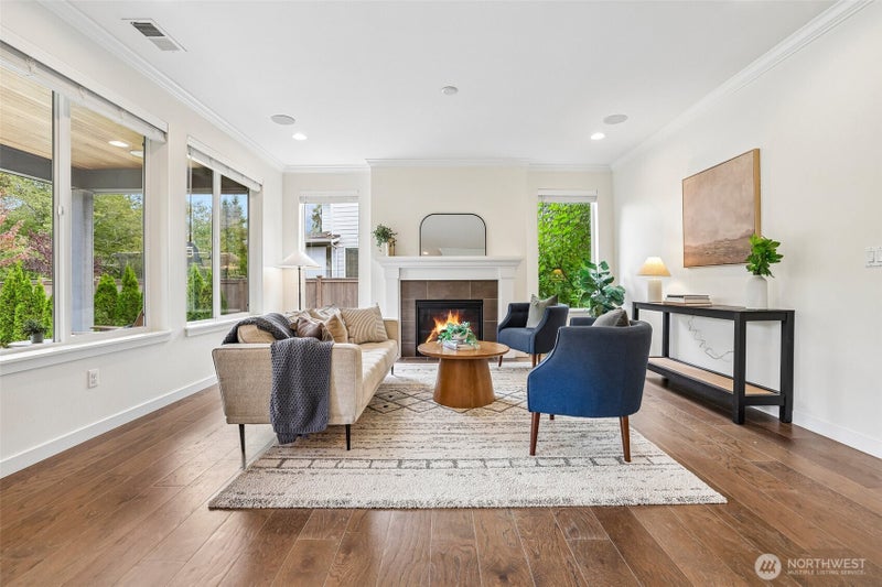 734 NE 4th Street