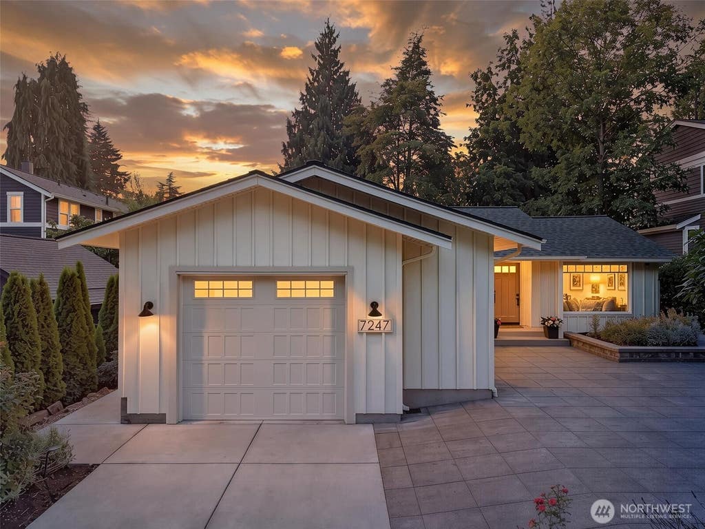 Photo of 7247 SE 29th Street, Mercer Island, WA 98040 (MLS # 2565883)