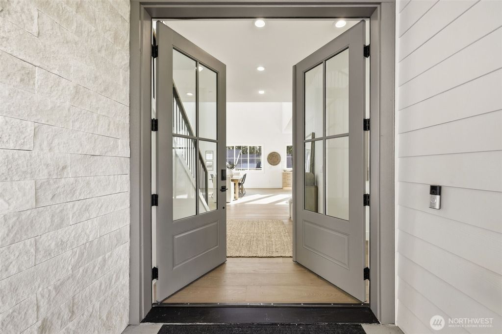 Photo of 26030 NE 29th Place, Redmond, WA 98053 (MLS # 2471344)