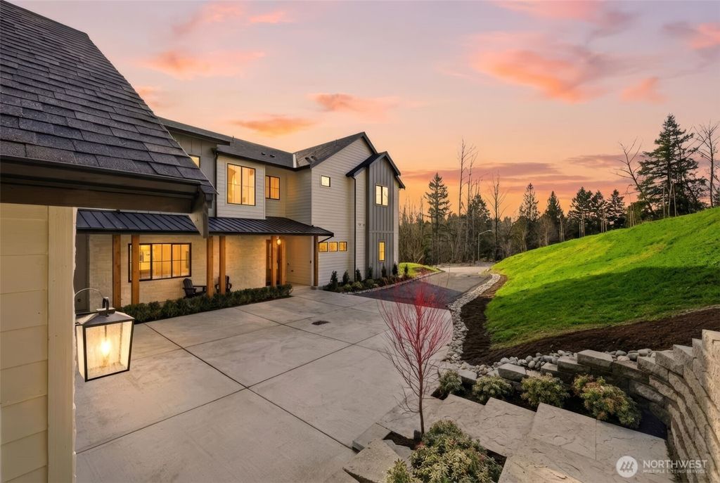 Photo of 26030 NE 29th Place, Redmond, WA 98053 (MLS # 2471344)