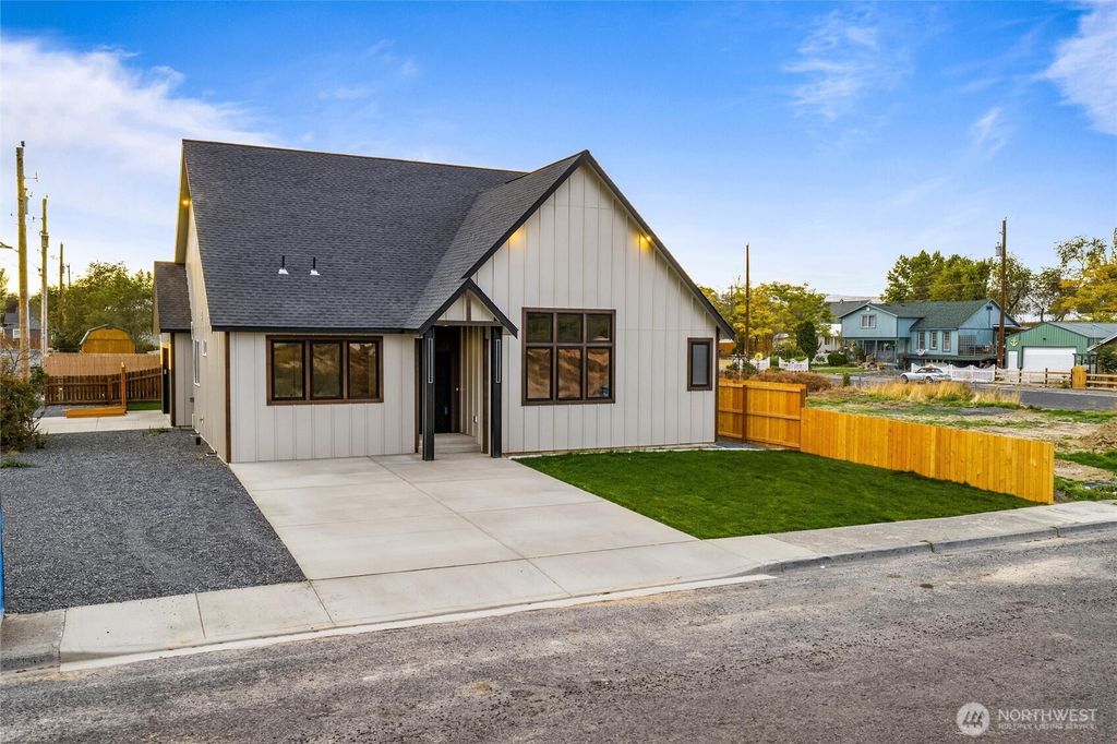 Photo of 315 Buttercup Street, Soap Lake, WA 98851 (MLS # 2507999)