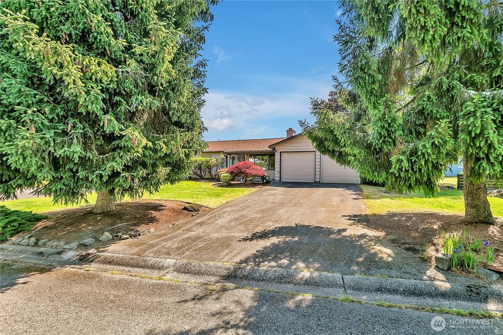 Photo of 17004 137th Place SE, Renton, WA 98058 (MLS # 2407313)