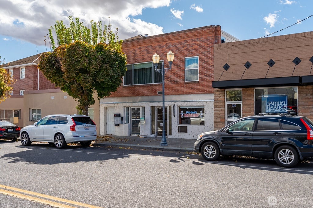 Photo of 218 Division Avenue SW, Ephrata, WA 98823 (MLS # 2588988)