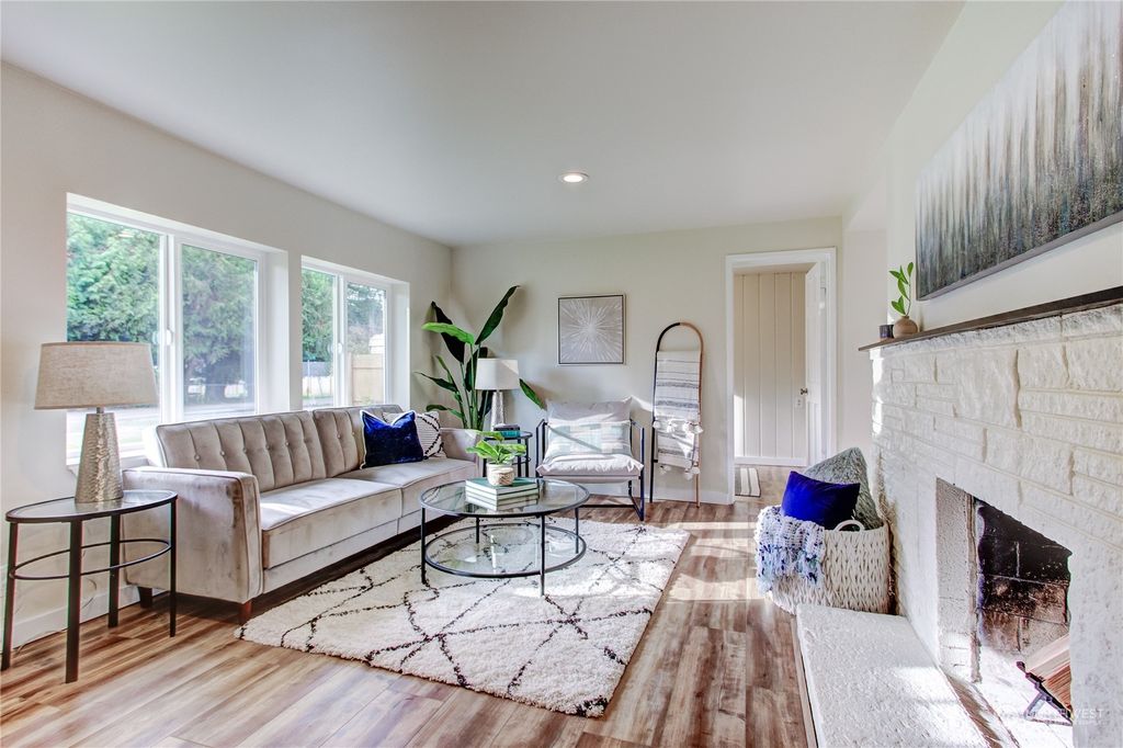 Photo of 1908 NE 135th Street, Seattle, WA 98125 (MLS # 2180582)