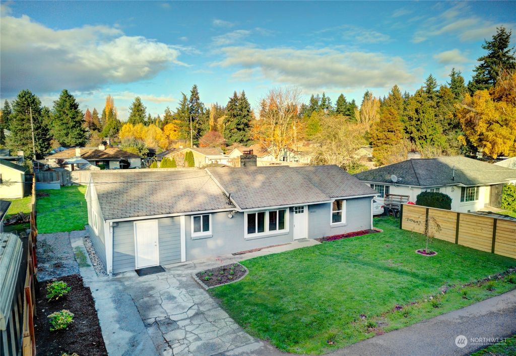 Photo of 1908 NE 135th Street, Seattle, WA 98125 (MLS # 2180582)