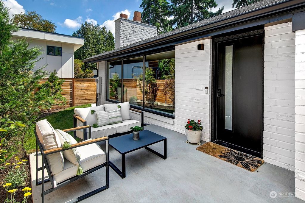 Photo of 11550 28th Avenue NE, Seattle, WA 98125 (MLS # 2158047)