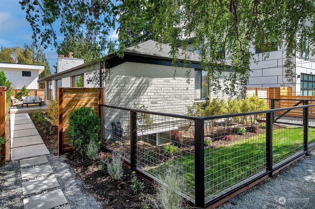 Photo of 11550 28th Avenue NE, Seattle, WA 98125 (MLS # 2158047)