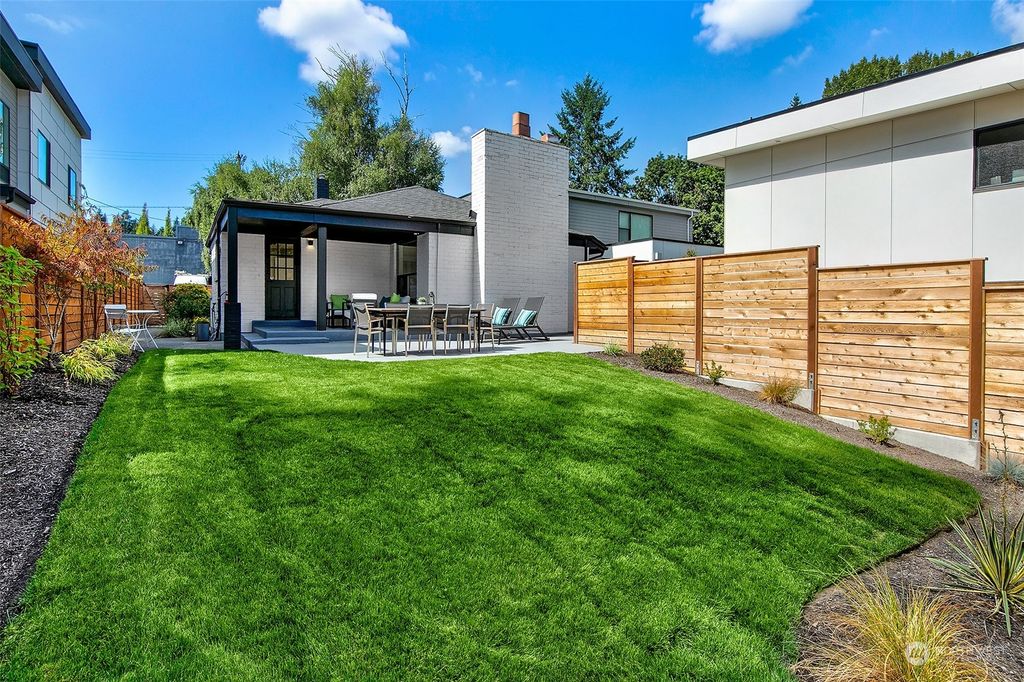 Photo of 11550 28th Avenue NE, Seattle, WA 98125 (MLS # 2158047)