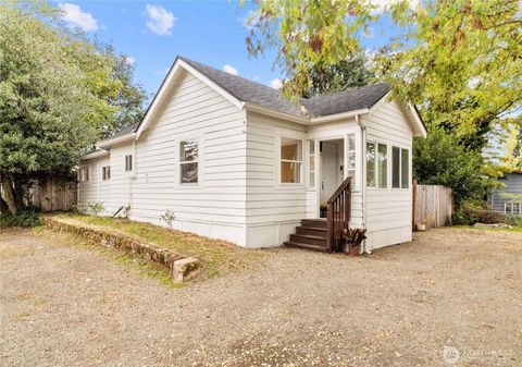 Photo of 1146 N Callow Avenue, Bremerton, WA 98312 (MLS # 2446071)