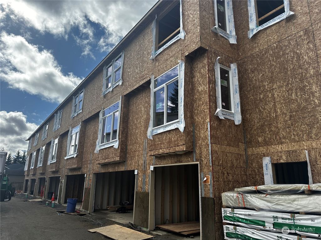 Photo of 630 168th Place SW #B3, Lynnwood, WA 98037 (MLS # 2191057)