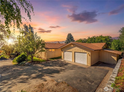 Photo of 116 View Ridge Circle, Wenatchee, WA 98801 (MLS # 2584640)