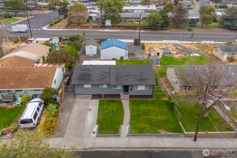 Photo of 630 W Loop Drive, Moses Lake, WA 98837 (MLS # 2425756)