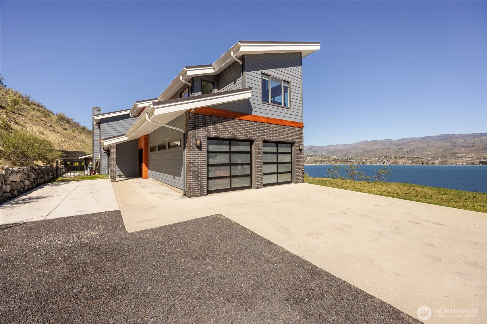 Chelan, Washington, 98816, United States, 3 Bedrooms Bedrooms, ,3 BathroomsBathrooms,Residential,Active,2034676