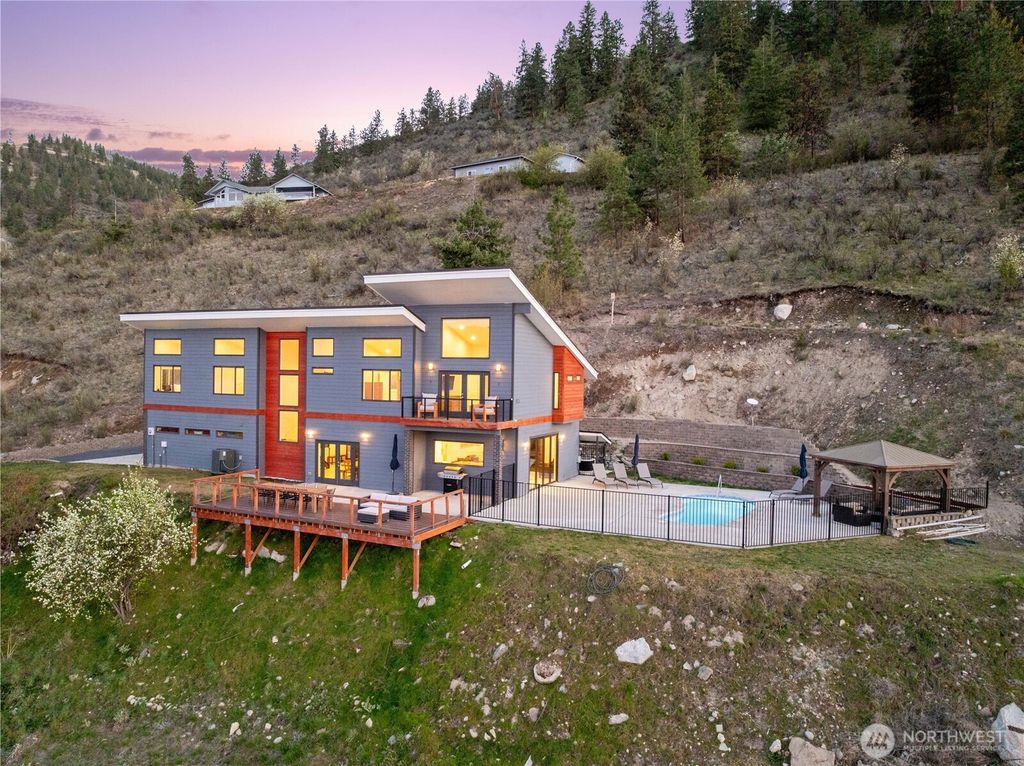 Photo of 328 Quail Run Road, Chelan, WA 98816 (MLS # 2504232)