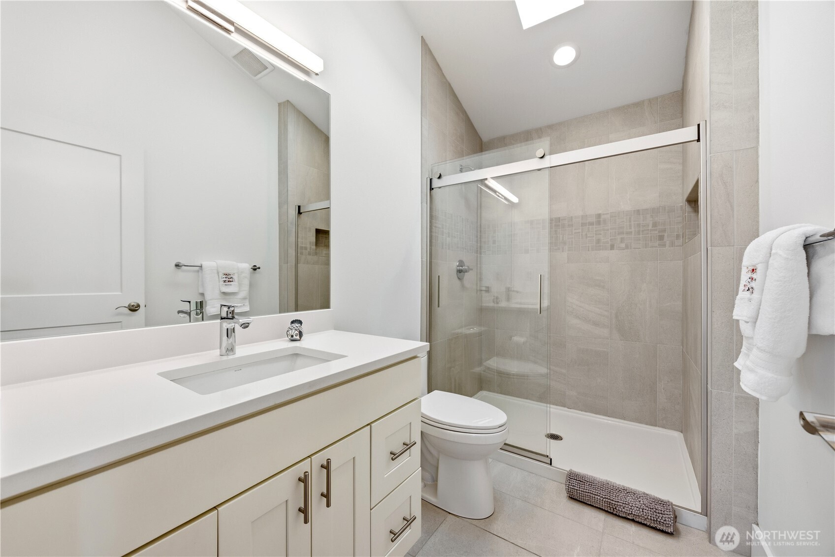 Chelan, Washington, 98816, United States, 3 Bedrooms Bedrooms, ,3 BathroomsBathrooms,Residential,Active,2034676
