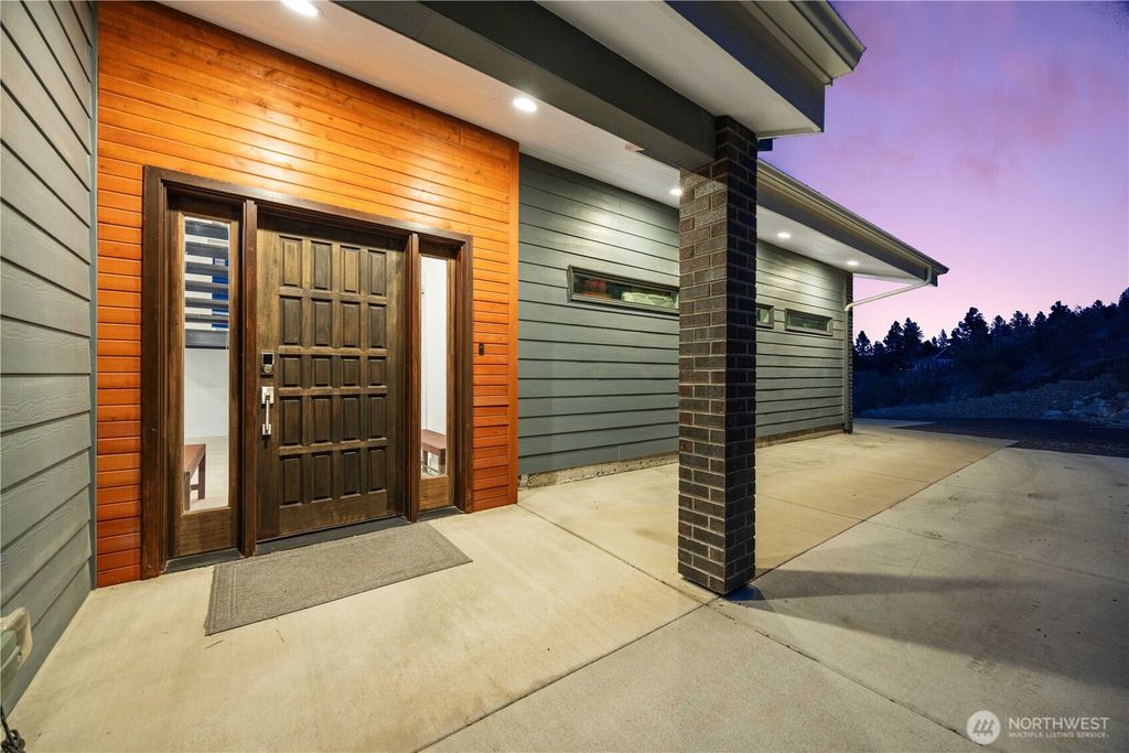 Photo of 328 Quail Run Road, Chelan, WA 98816 (MLS # 2504232)