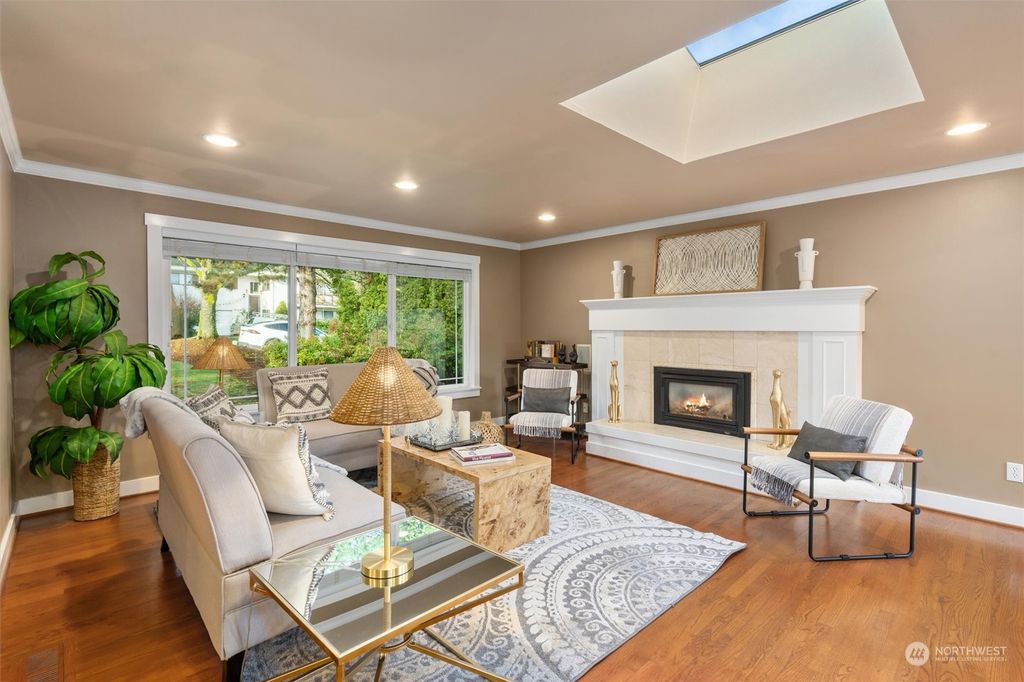 Photo of 3020 128 Avenue NE, Bellevue, WA 98005 (MLS # 2321963)