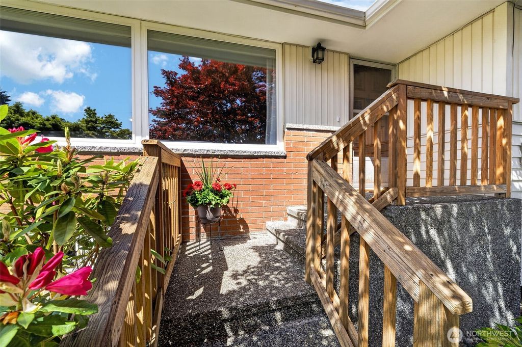 Photo of 18904 66th Place W, Lynnwood, WA 98036 (MLS # 2526388)