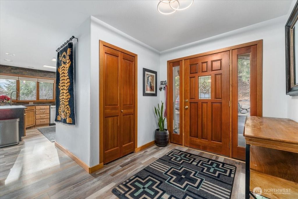 Photo of 652 Meadows Drive, Wenatchee, WA 98801 (MLS # 2468202)