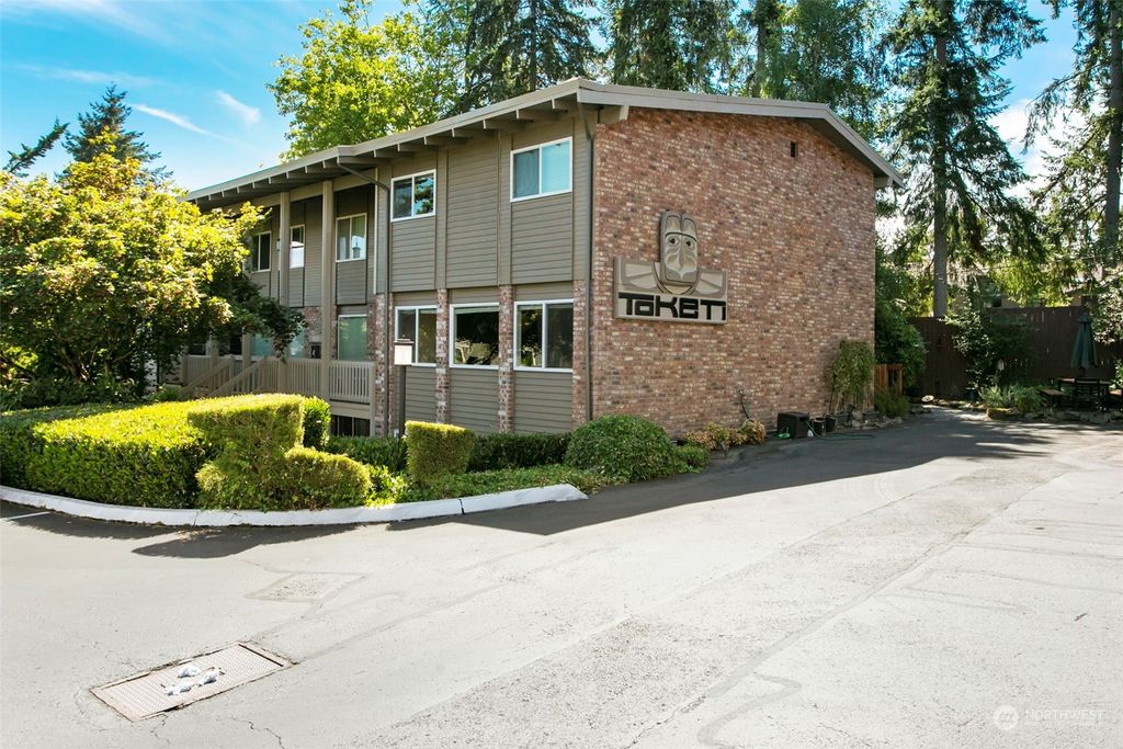 Photo of 4050 W Lake Sammamish Parkway NE #301, Redmond, WA 98052 (MLS # 2200412)