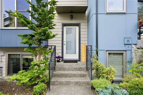 Photo of 522 Glacier Walk SE, Sammamish, WA 98074 (MLS # 2543956)