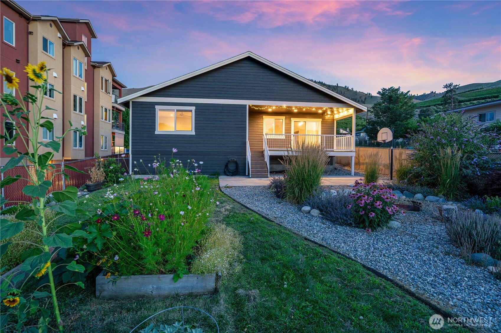105 E Raymond Avenue