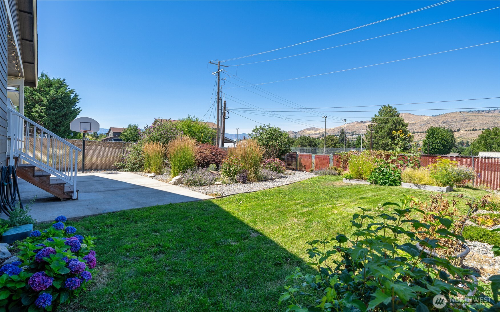105 E Raymond Avenue