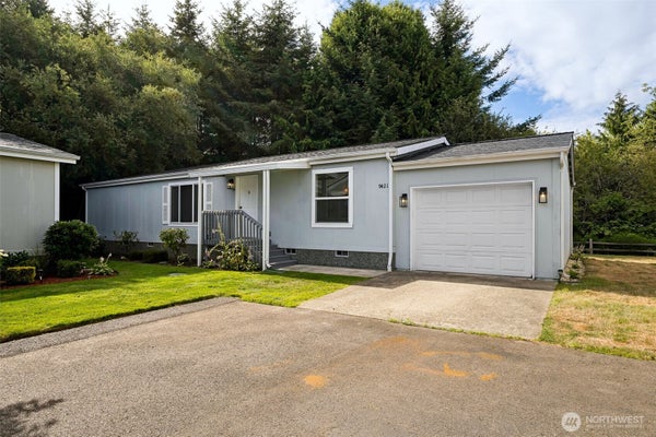 9421 21ST AVE E, TACOMA, WA 98445 - Image 5ff836eccd699edd463c04c7cca02c2a/1619035442