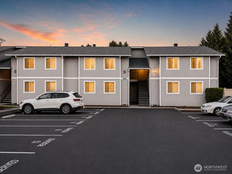 Photo of 1601 Maple Lane #B5, Kent, WA 98030 (MLS # 2547218)