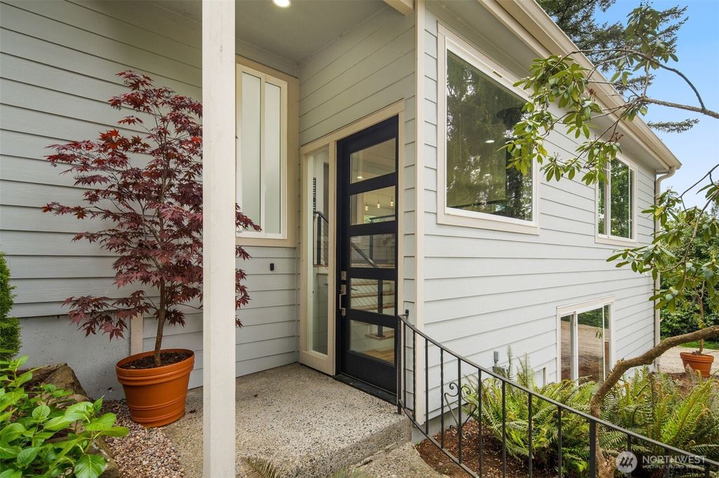 Photo of 12569 37th Avenue NE, Seattle, WA 98125 (MLS # 2530499)