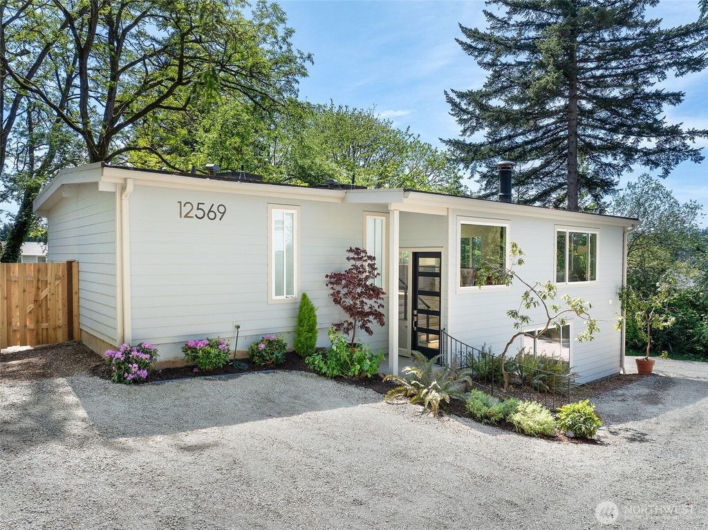 Photo of 12569 37th Avenue NE, Seattle, WA 98125 (MLS # 2530499)