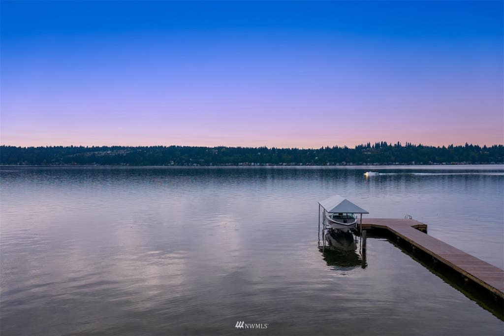 Photo of 181 E Lake Sammamish Parkway SE, Sammamish, WA 98074 (MLS # 1951751)