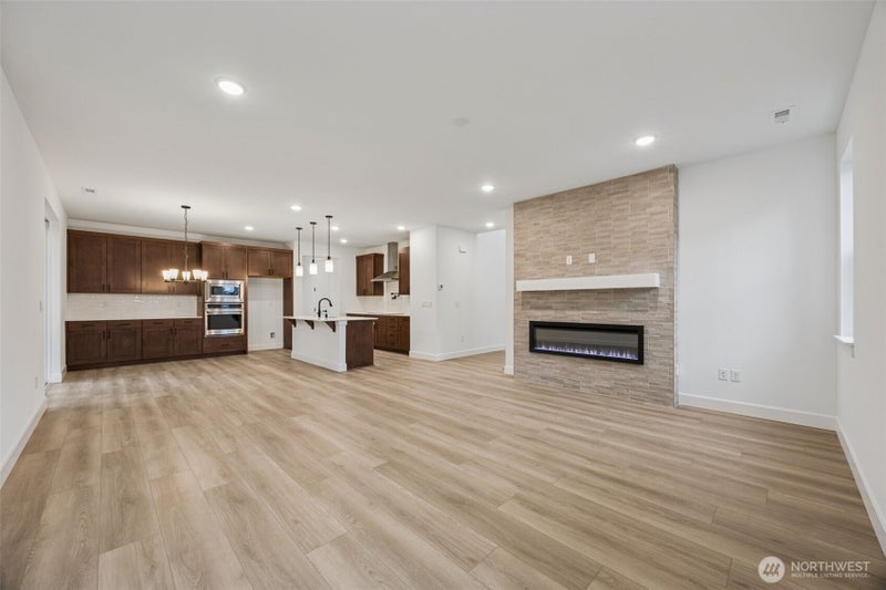 2207 Oak Court 8