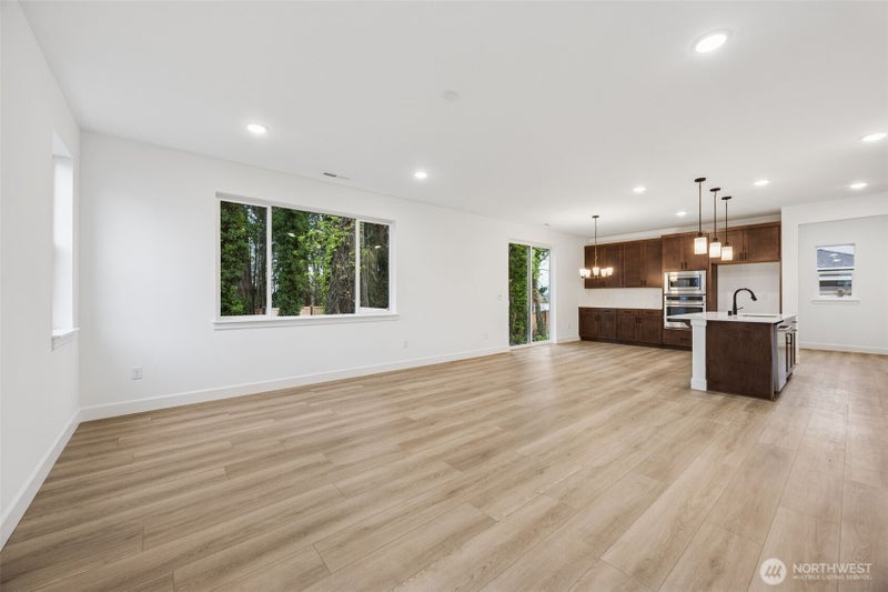 2207 Oak Court 8