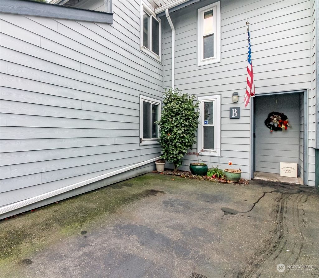 Photo of 15929 3rd Place SW #B, Burien, WA 98166 (MLS # 2316341)