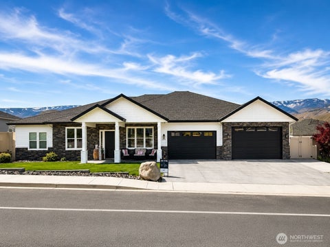 Photo of 2858 SE Falcon View Drive, East Wenatchee, WA 98802 (MLS # 2523904)