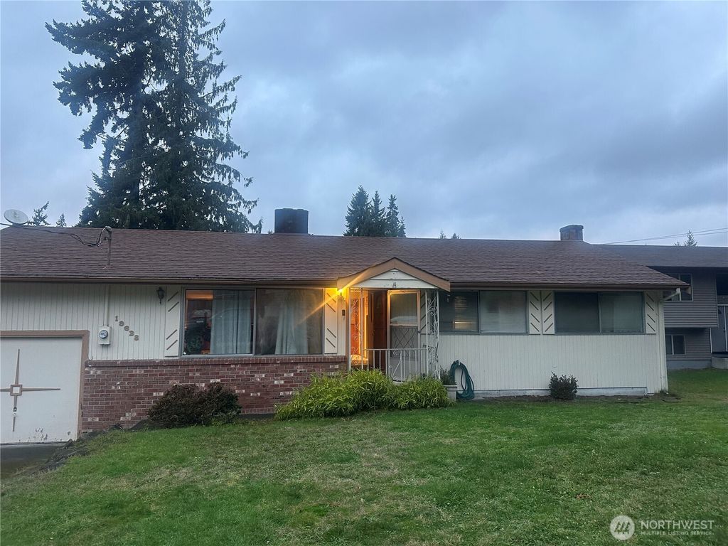 Photo of 19628 Heinz Pl Pl, Lynnwood, WA 98036 (MLS # 2462914)