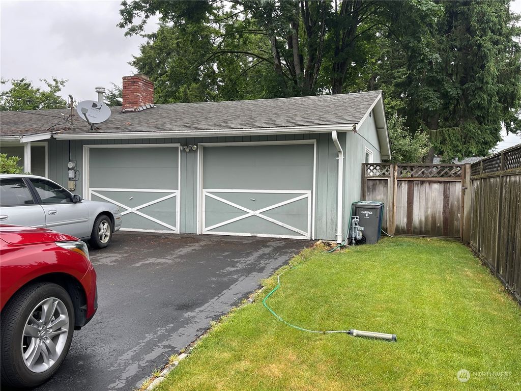 Photo of 818 S 314th Street, Federal Way, WA 98003 (MLS # 2125462)