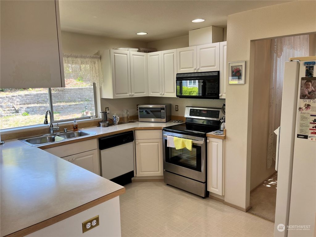 Photo of 6817 74th Drive NE, Marysville, WA 98270 (MLS # 2166398)