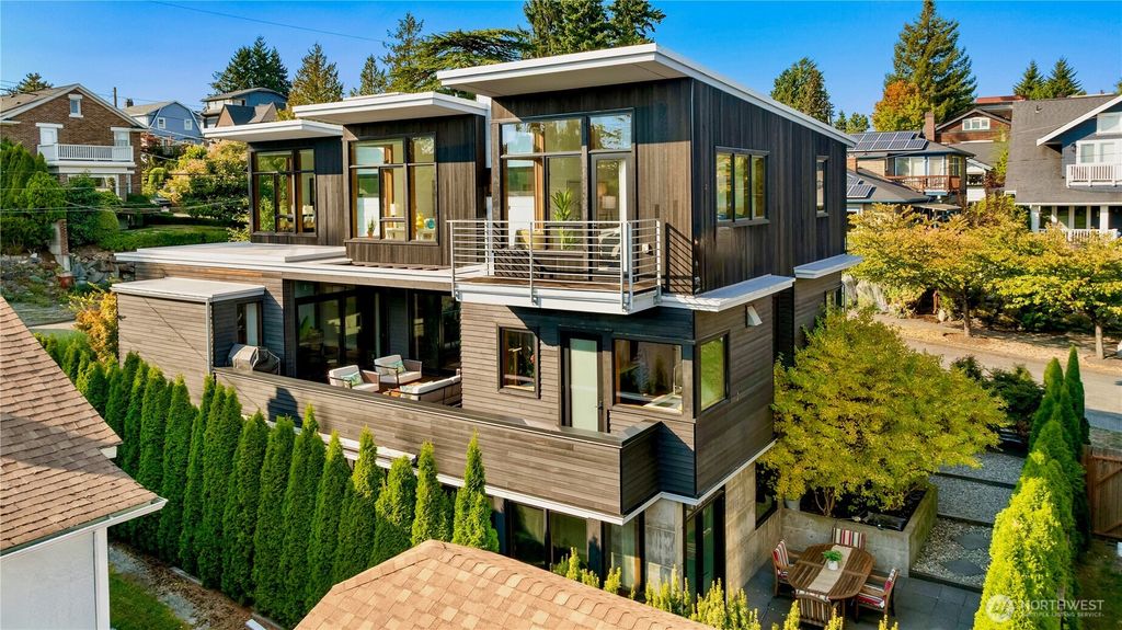 Photo of 4030 Meridian Avenue N, Seattle, WA 98103 (MLS # 2438407)