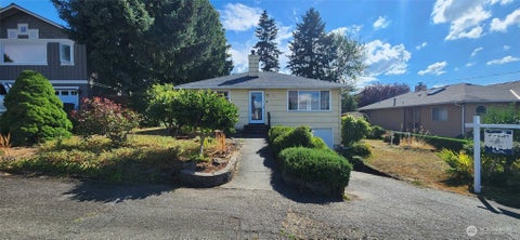 Photo of 1013 N 33rd Place, Renton, WA 98056 (MLS # 2579017)