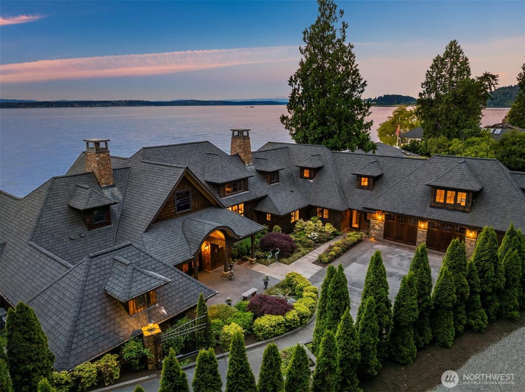 Photo of 5128 Rockaway Beach Road NE, Bainbridge Island, WA 98110 (MLS # 2550784)