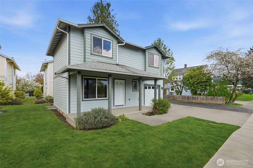 Photo of 1721 Langdon Street, Sumner, WA 98390 (MLS # 2524479)