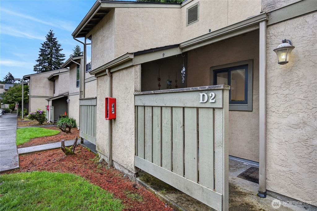 Photo of 10037 NE 138th Place #D2, Kirkland, WA 98034 (MLS # 2529368)